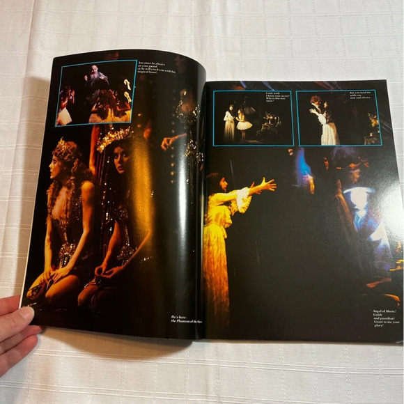 Vintage Andrew Lloyd Webber’s Phantom of the Opera Songbook with Photos - Picture 5 of 7